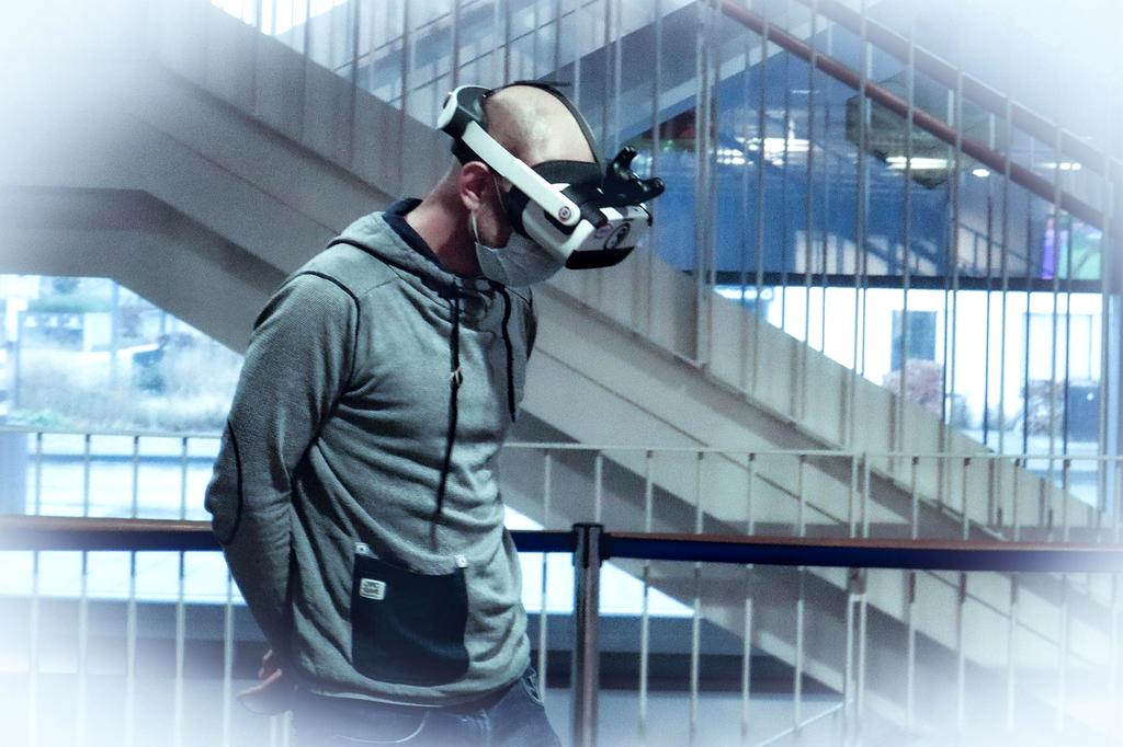 Esperienza VR Neurale interattiva